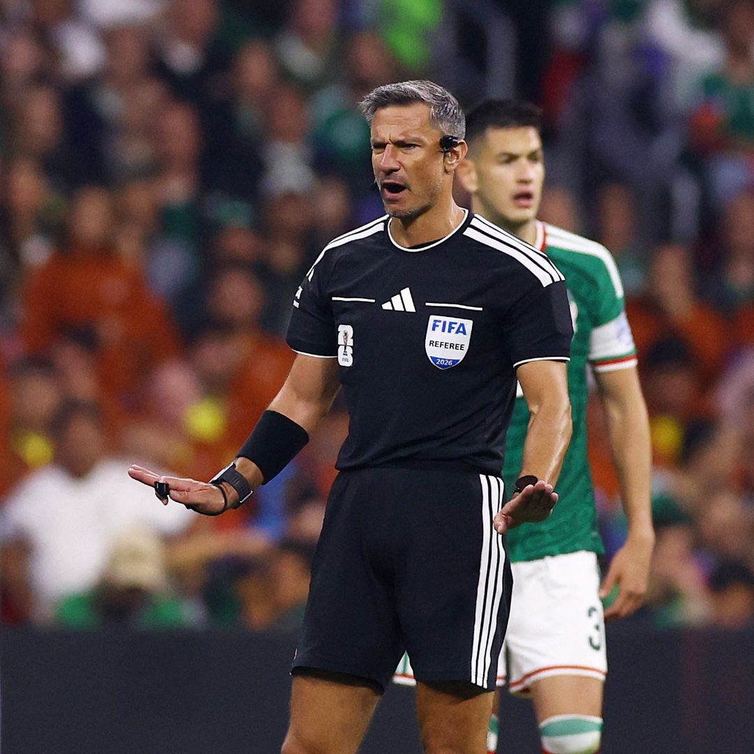 Árbitro Slavko Vincic durante el partido. Foto: Reuters